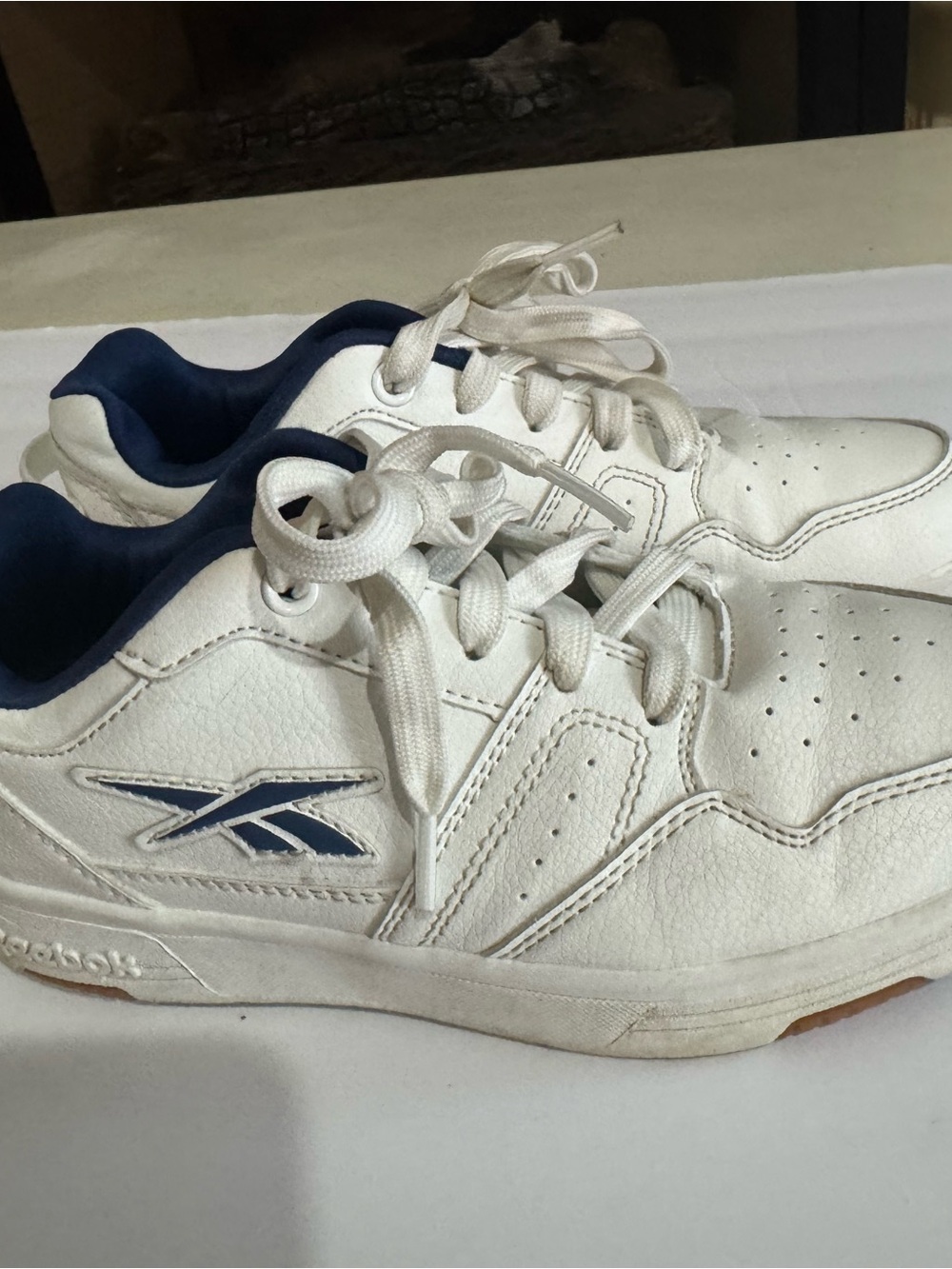 Reebok boys white & Navy Low-Top Sneakers